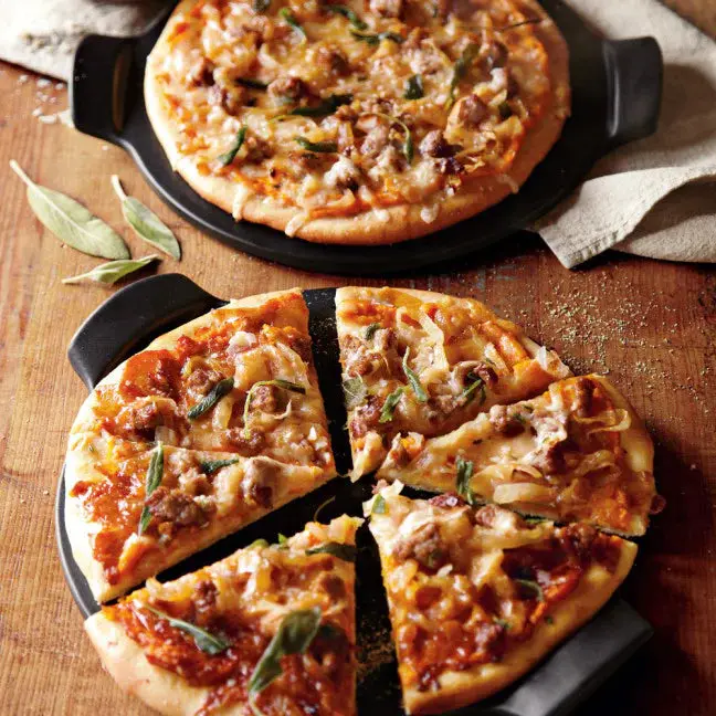 Emile Henry Smooth Pizza Stone - Burgundy - Image 6