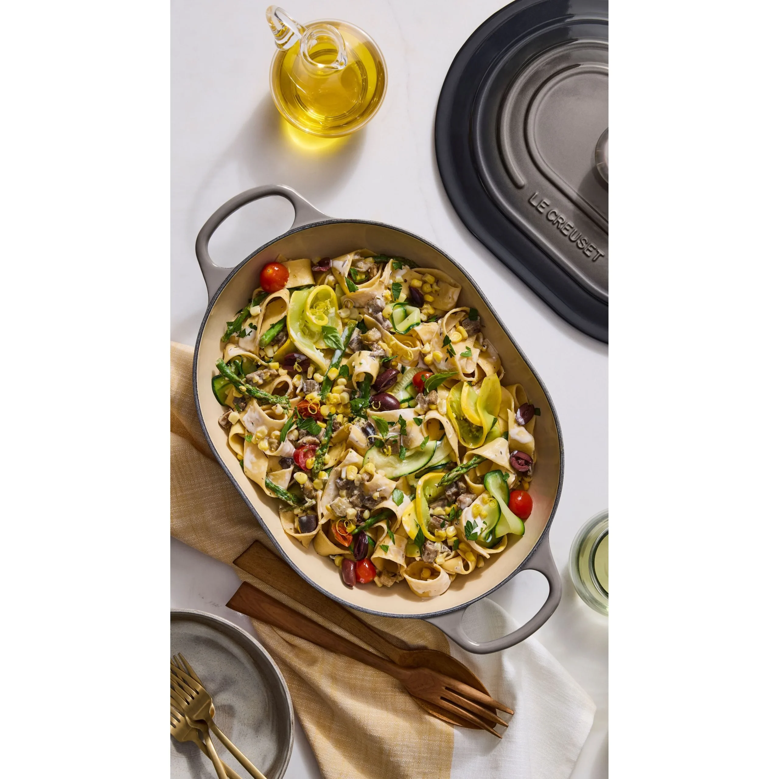 Le Creuset Signature Oval Casserole 3 3/4 Qt - Image 3