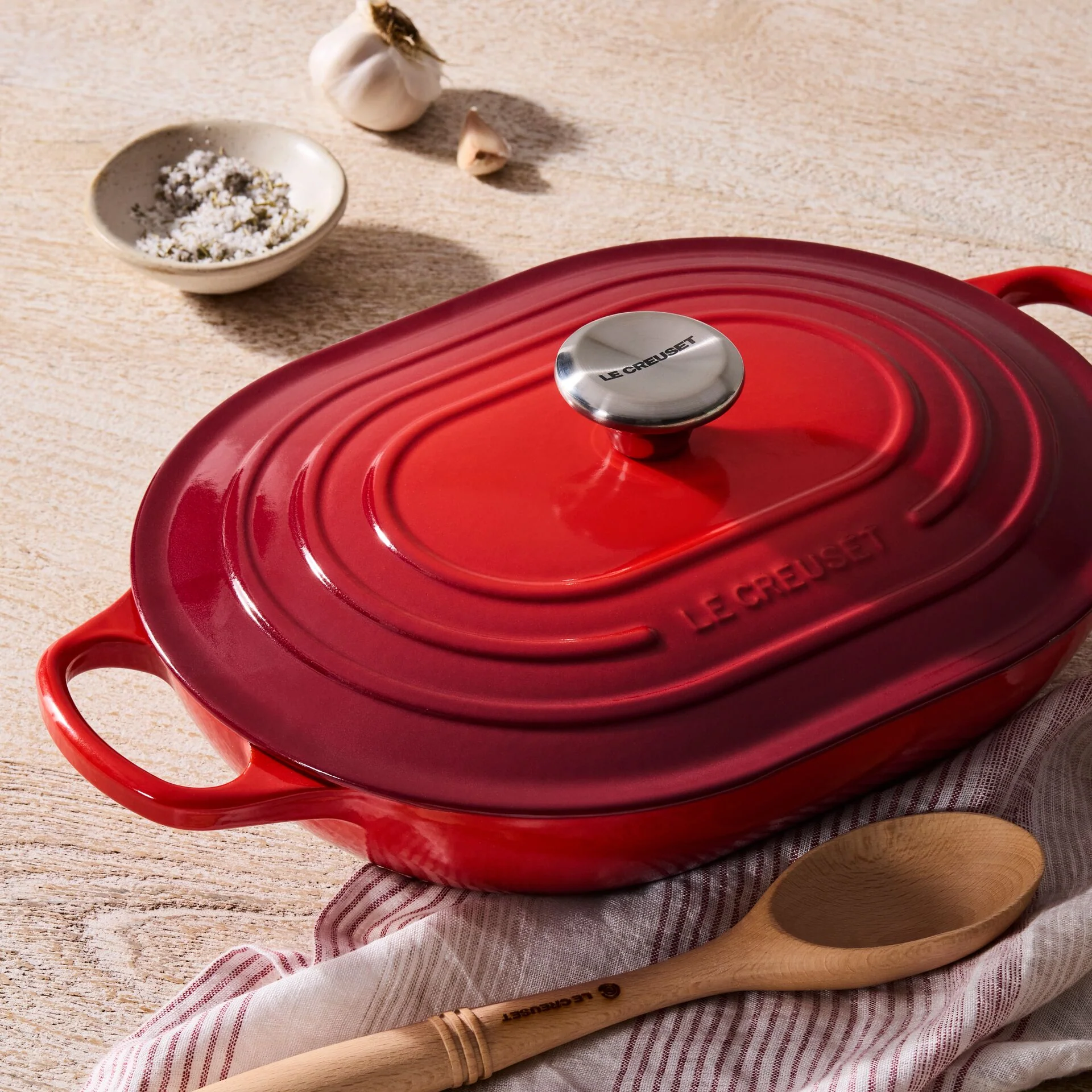 Le Creuset Signature Oval Casserole 3 3/4 Qt - Image 2