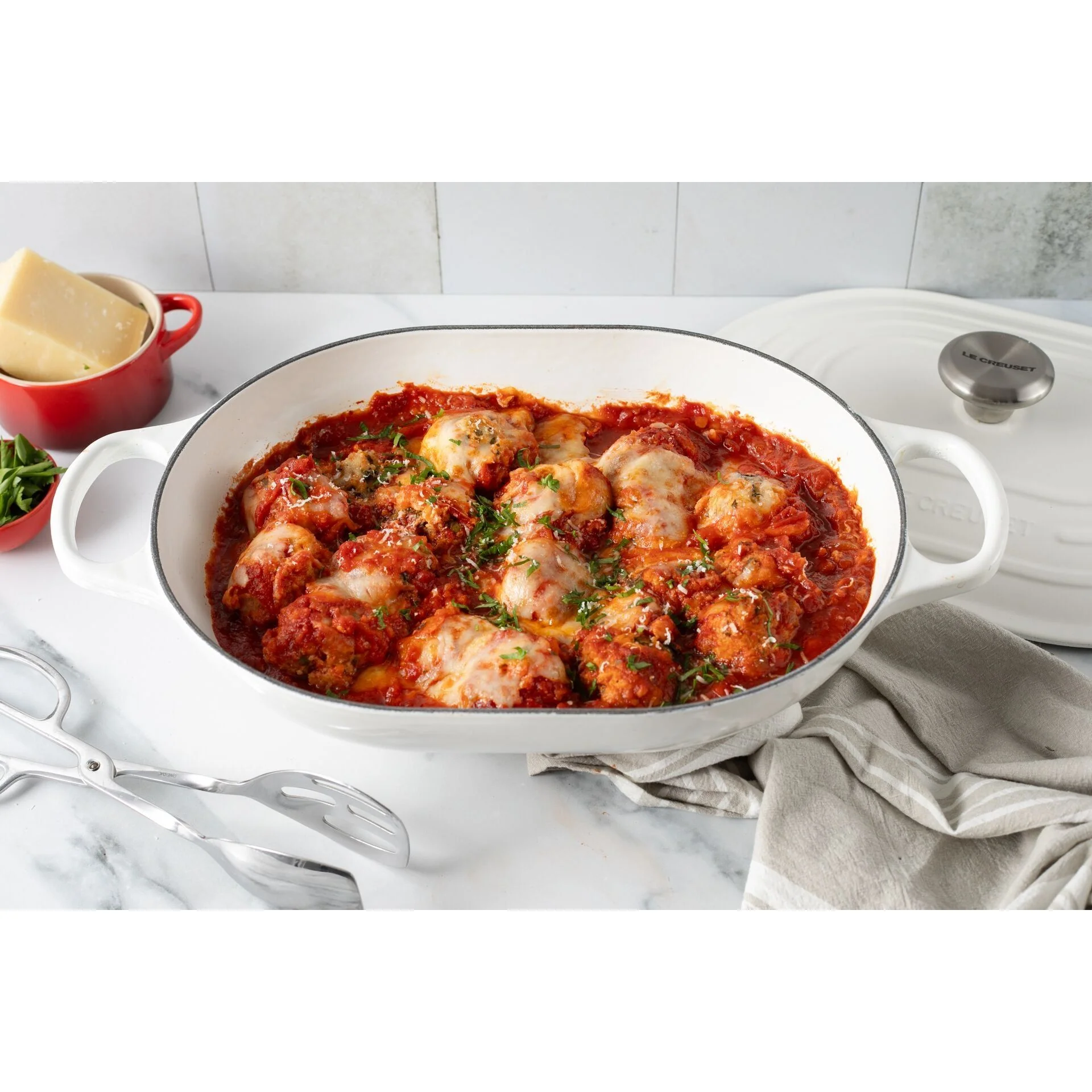 Le Creuset Signature Oval Casserole 3 3/4 Qt - Image 4