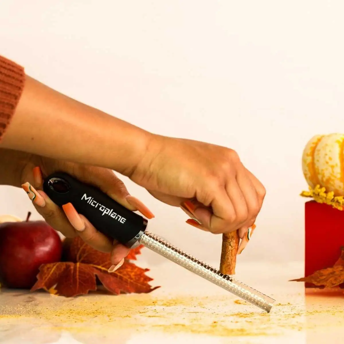 Premium Classic Spice Rasp Grater - Black - Image 2