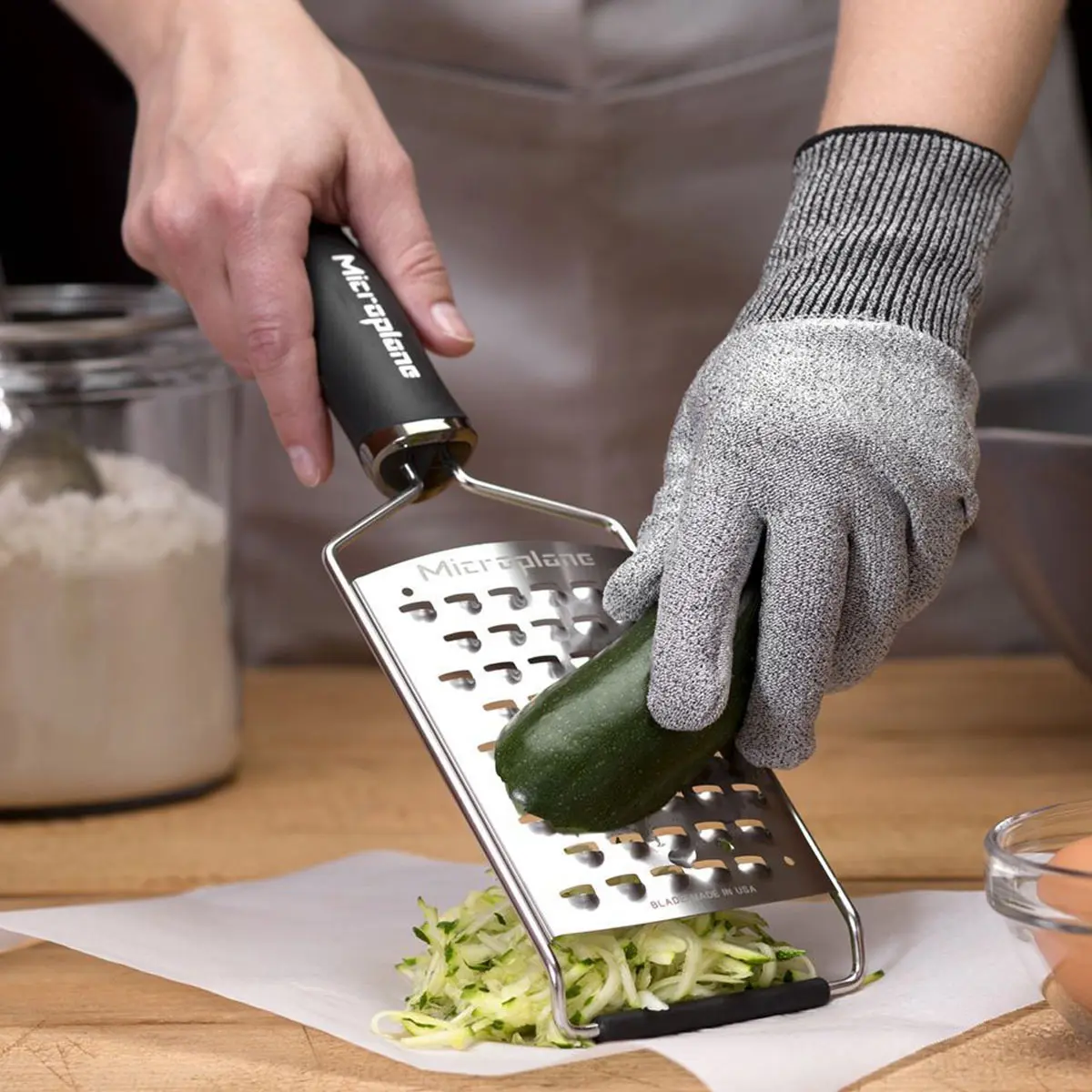 Microplane Cut Resistant Kitchen Safety Glove - Image 4