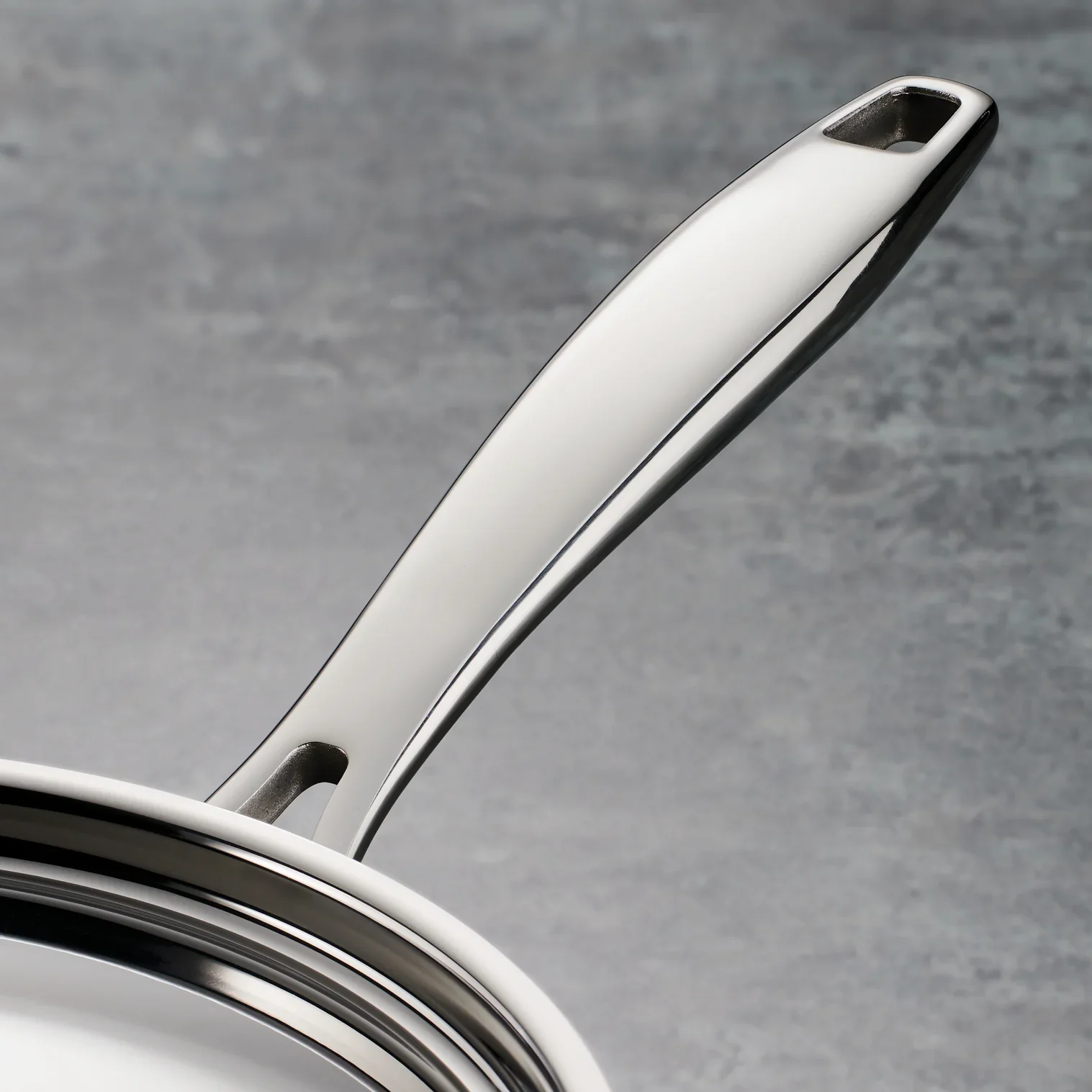 Tramontina Signature Tri-Ply Clad Stainless Steel Covered 1.5Qt Sauce Pan - Image 5