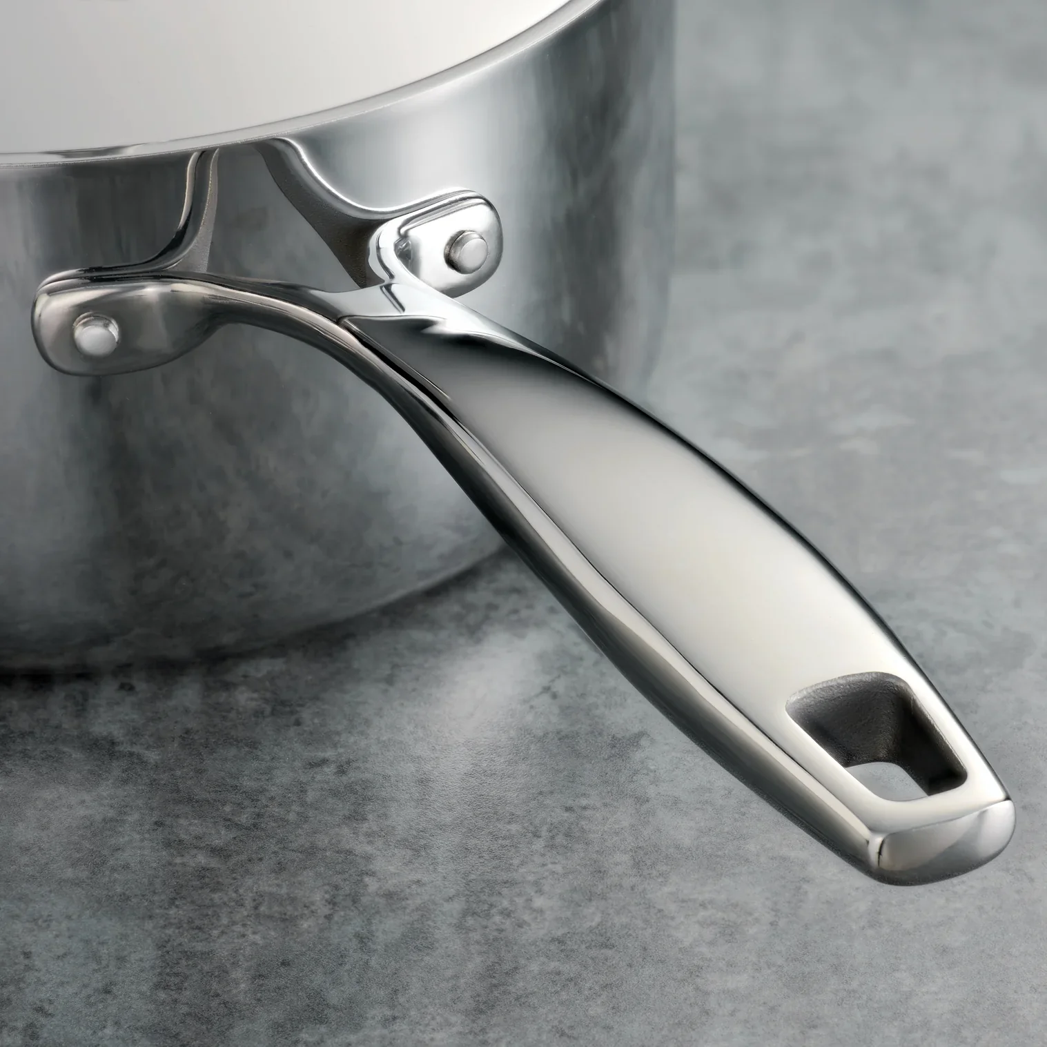 Tramontina Signature Tri-Ply Clad Stainless Steel Covered 1.5Qt Sauce Pan - Image 4