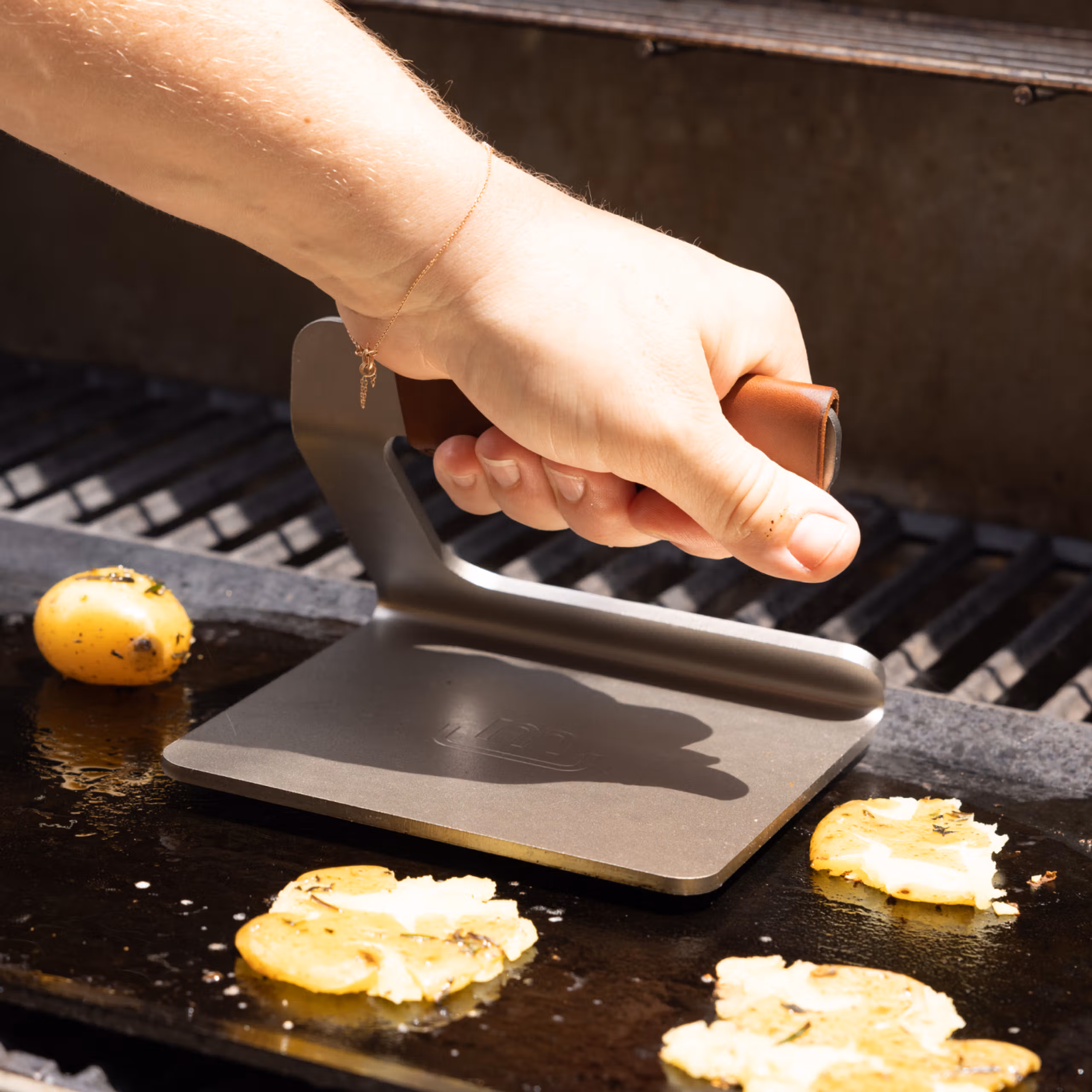 Made In Grill Press. 5.5 - Image 2
