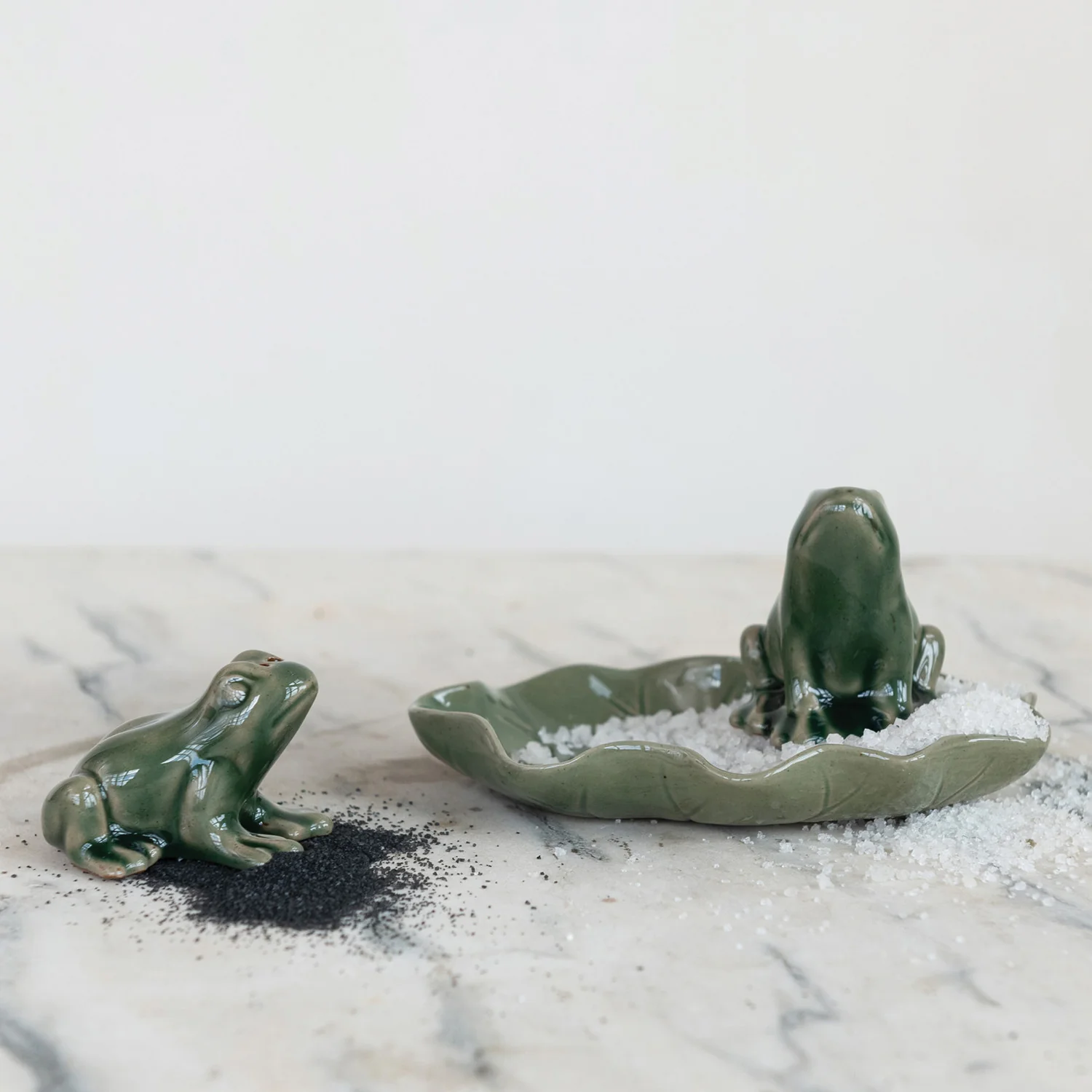 Frog Salt & Pepper Shakers with Lily Pad Tray - Image 2